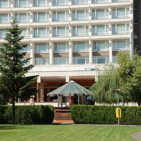 Ramada By Wyndham Bucharest Parc Hotel Exterior foto