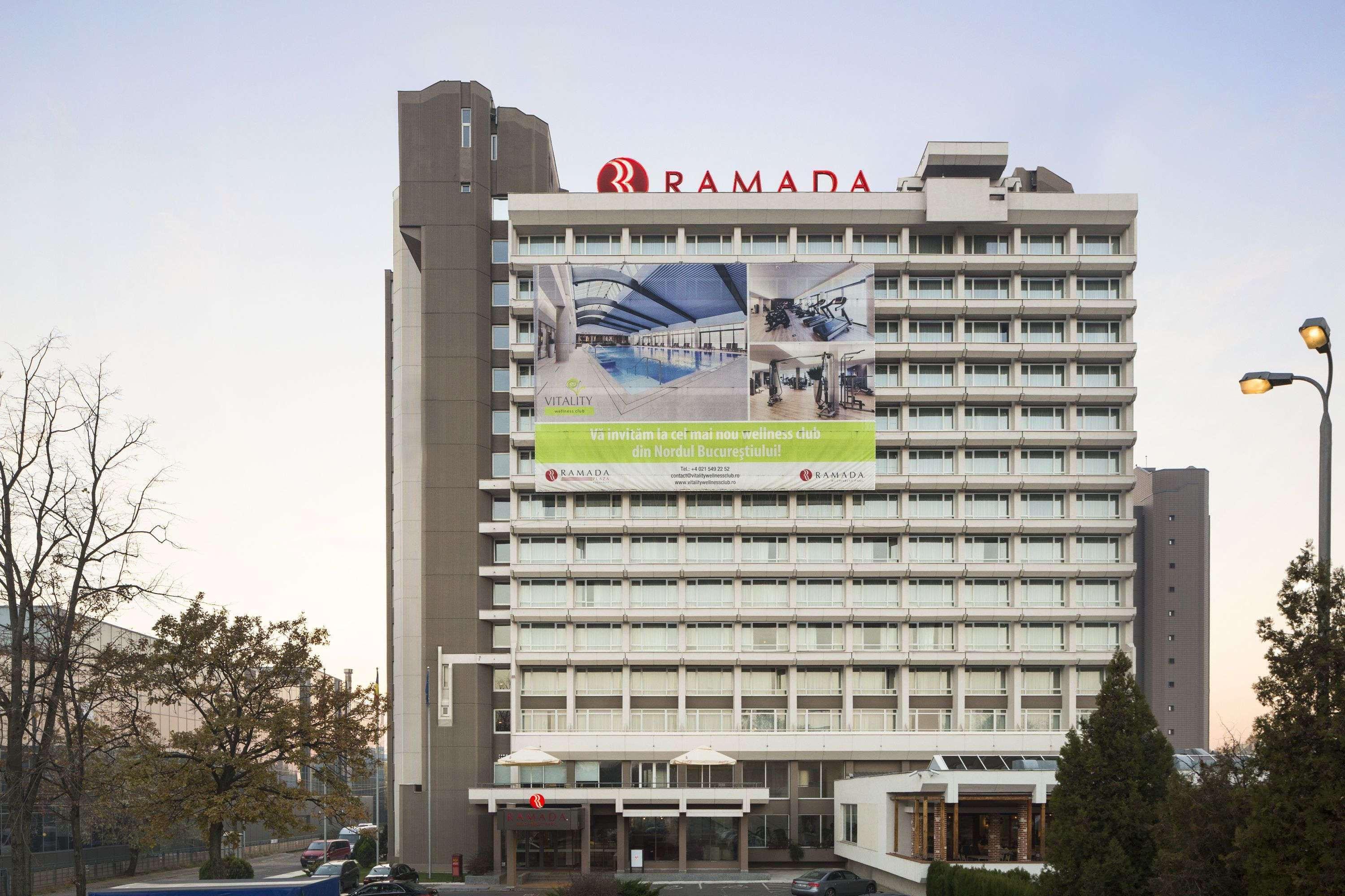 Ramada By Wyndham Bucharest Parc Hotel Exterior foto